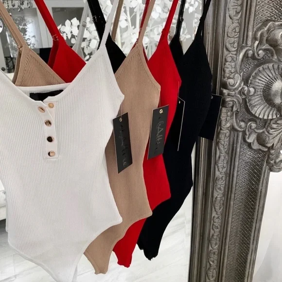 ekAttire | Kendra in Red - Picture 4 of 11